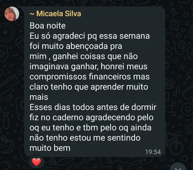 Print de mensagem no WhatsApp de Micaela, contando que a semana foi abençoada, que honrou seus compromissos e que todos os dias antes de dormir escreveu no caderno agradecendo pelo que tem e pelo que ainda não tem