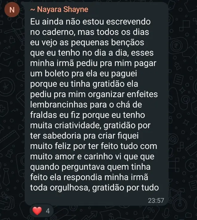 Print de mensagem no WhatsApp de Nayara, contando que ainda não escreve no caderno mas passou a enxergar as pequenas bênçãos do dia a dia, e que ajudou a irmã com os preparativos de um chá de fraldas